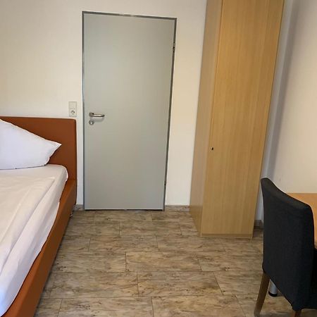 Schnitzelhaus Und Pension Stadt Rosbach Росбах-фор-дер-Хёэ Экстерьер фото