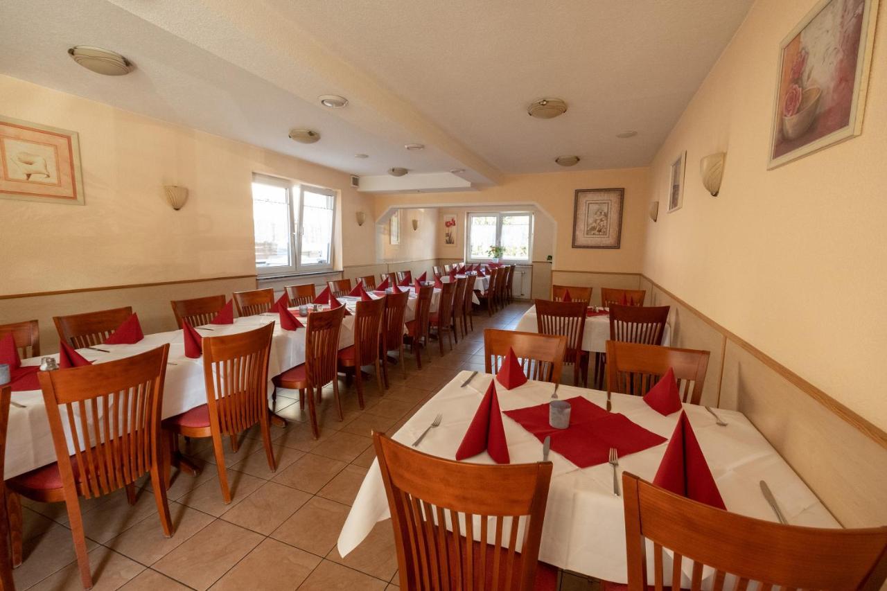 Schnitzelhaus Und Pension Stadt Rosbach Росбах-фор-дер-Хёэ Экстерьер фото