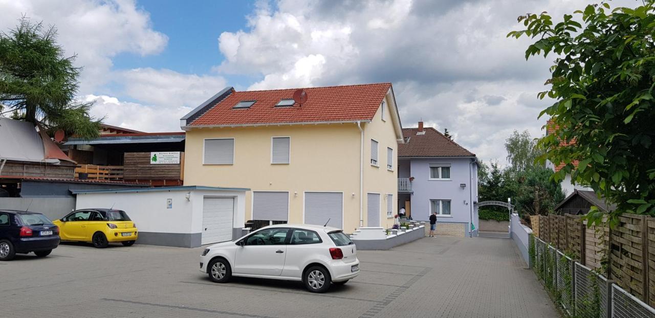 Schnitzelhaus Und Pension Stadt Rosbach Росбах-фор-дер-Хёэ Экстерьер фото