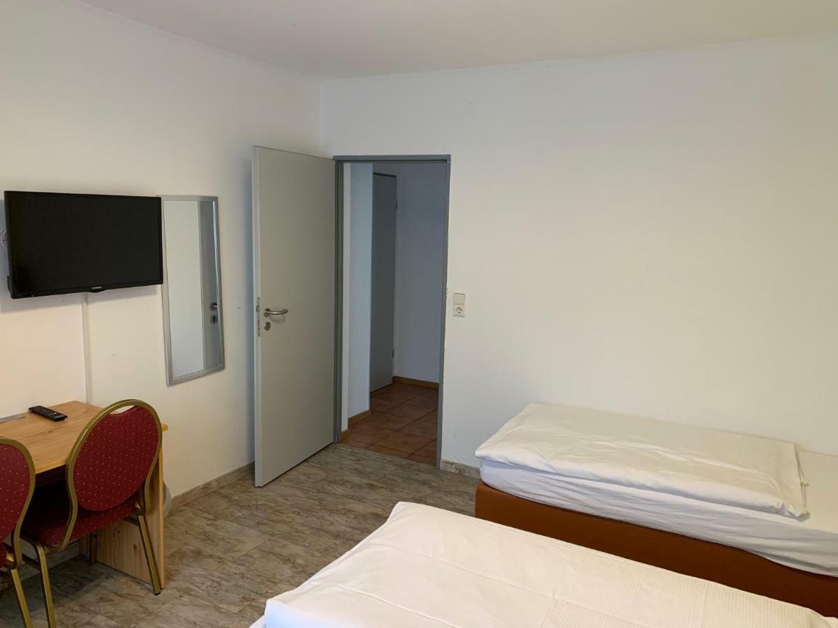 Schnitzelhaus Und Pension Stadt Rosbach Росбах-фор-дер-Хёэ Экстерьер фото
